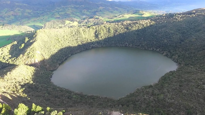 Look for El Dorado in the Guatavita Lagoon