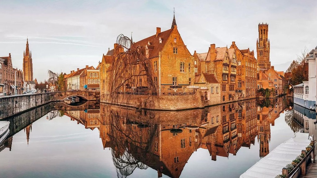 What is the most beautiful part of Bruges?